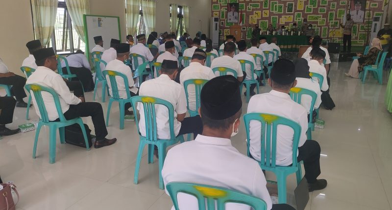 Para Bakal Calon Kepala Desa di Kecamatan Kaidipang saat mengikuti tes tertulis